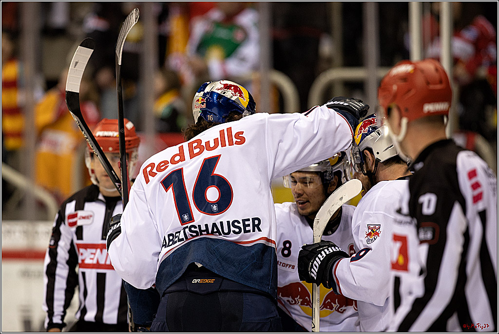 PENNY DEL Viertelfinale 4. Spiel; Duesseldorfer EG - Red Bull Muenchen; Duesseldorf, 16.04.2022